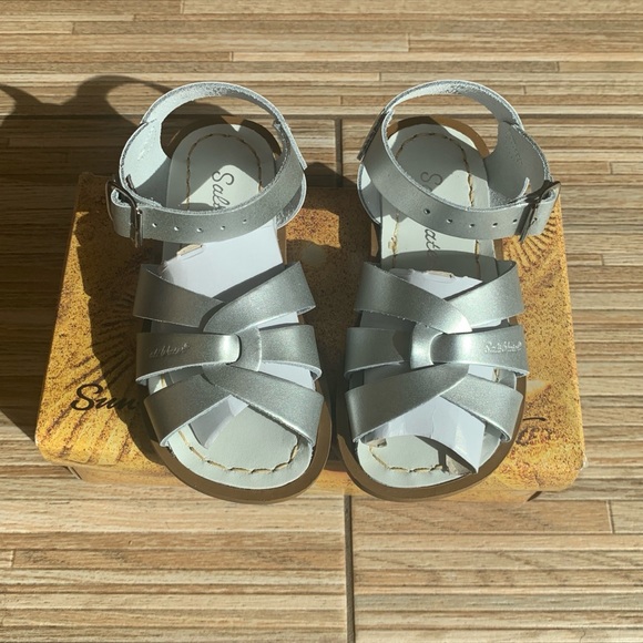 👧🏻NWT Salt Water sandals in silver - Picture 7 of 16